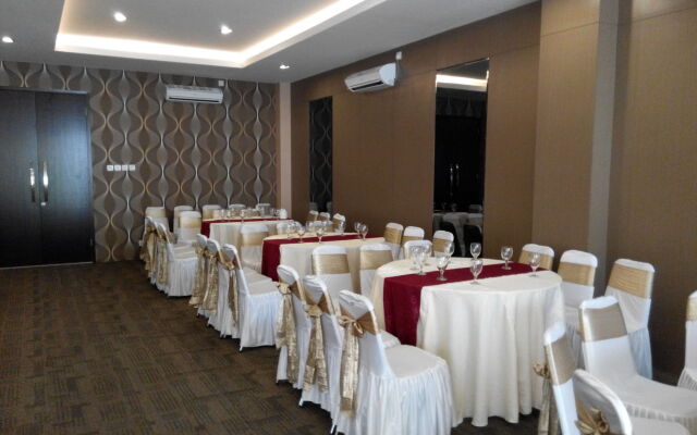 Viva Hotel Kediri, Azana Hotels Collection