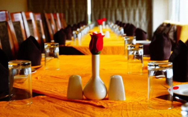 Hotel Golden Laurel Inn