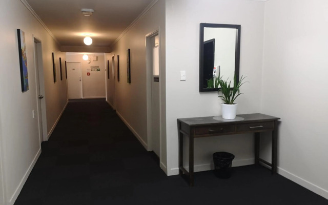 Kiwi International Hotel