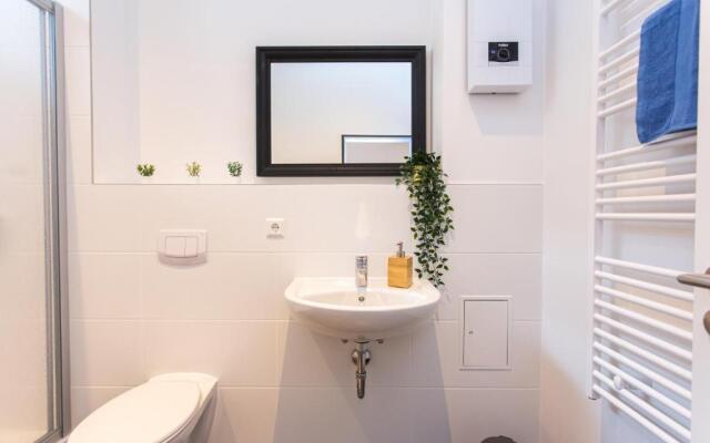 FULL HOUSE Studios - Rosenhof Apartments