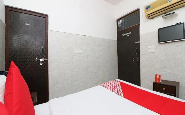 Zaki Hs Near Taj Mahal By OYO Rooms