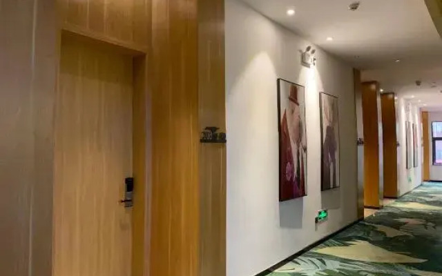 Wonderland Hotel