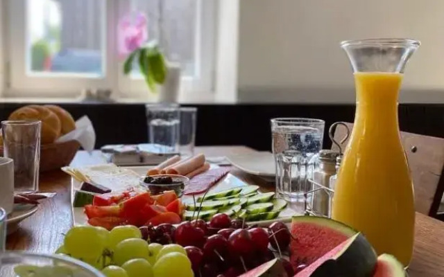 Mara Restaurant & Hotel