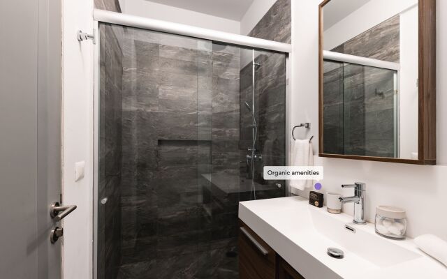 Casai Hip Modern Tech Condo w Rooftop in La Condesa