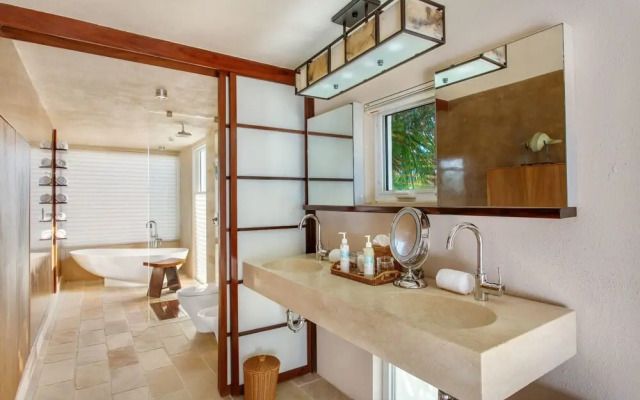 6 BR Villa On Crocus Bay With Pool Concierge