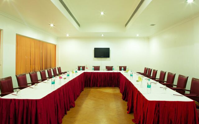 Le Pondy Beach & Lake Resort