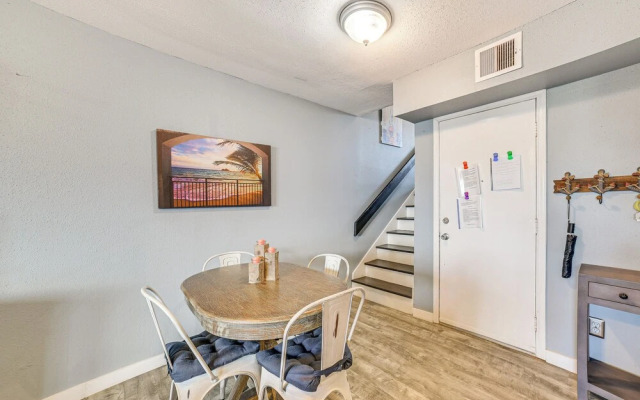 1/4 Mi to Seawall: Relaxing Galveston Condo!