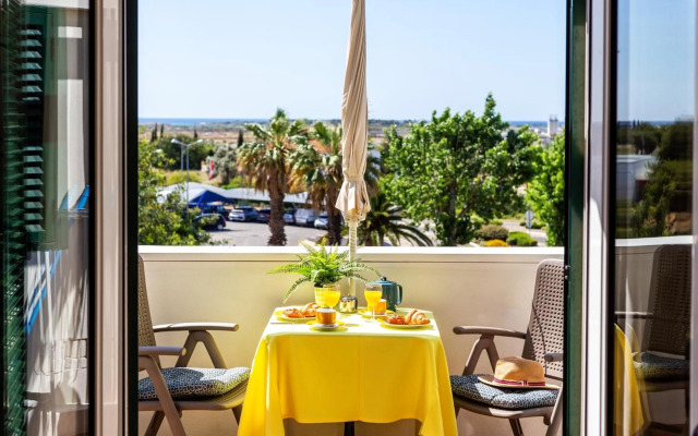 sunny apartment with sea view