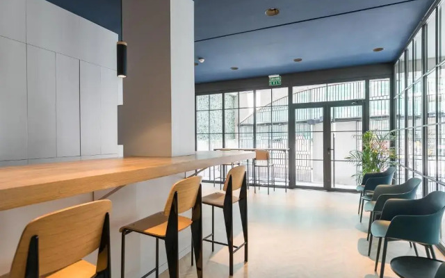 Feelathome Waldorf Suites Apartments