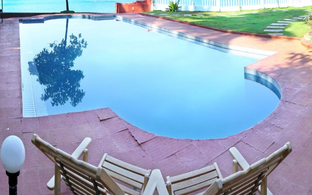 Mascot Beach Resort