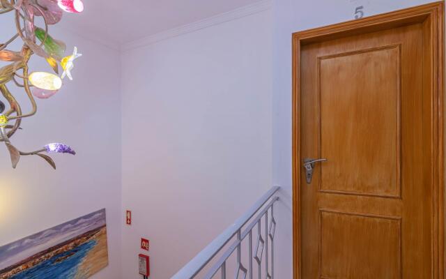 Faro Airport Flat 5 by Homing