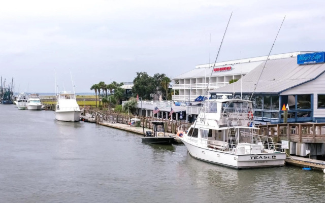Shem Creek Inn