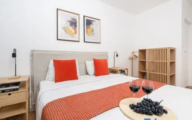 Lumina 4-room apartment near the city center