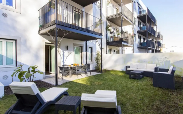 JOIVY Stunning 2BR Apt w/garden, by the Avenida subway & Botanical Garden of Lisbon