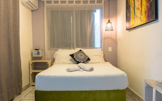 Wonderland Hostel By GB Collection