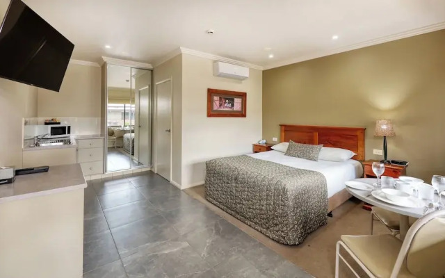 Saltbush Motor Inn