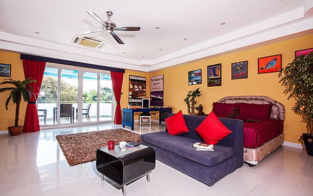 Pratumnak Argyle Villa 8 Beds