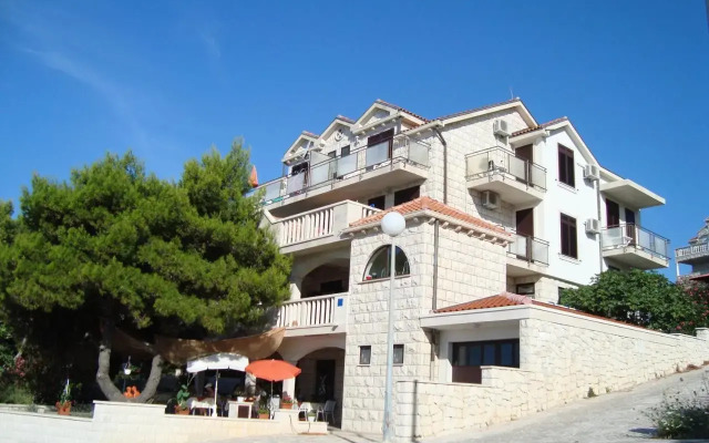 Villa Adagio Apartments