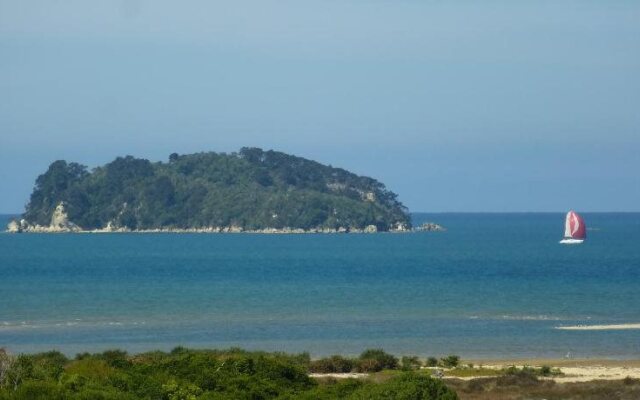 Abel Tasman Ocean View Chalet