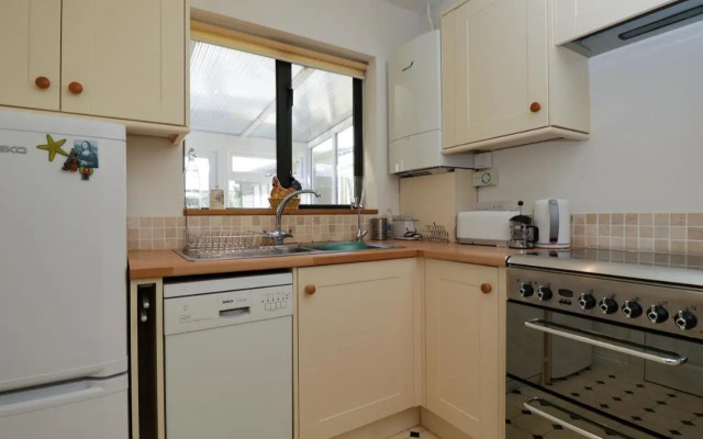 1A Erneston Crescent