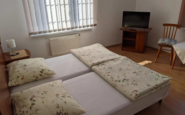 Pokoje Gościnne - Leśna 8