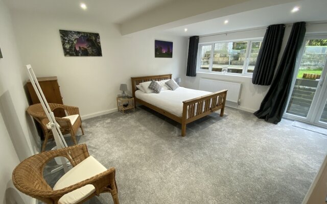 Ty Gwyn - 4 Bedroom Holiday Home