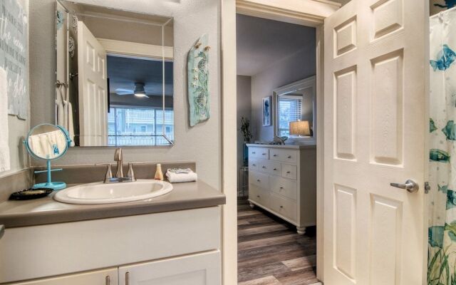 Courtyard #106 - 1 Br Condo