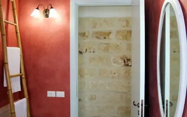 The Courtyard - Rosa