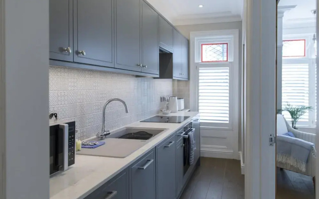 The Grove Apartment With Free on Street Parking