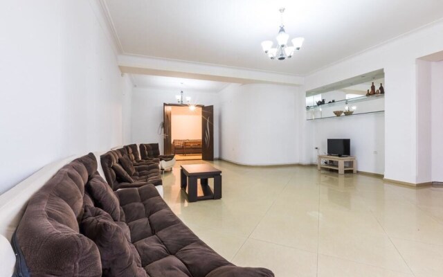 Apartment on Chikobava str.