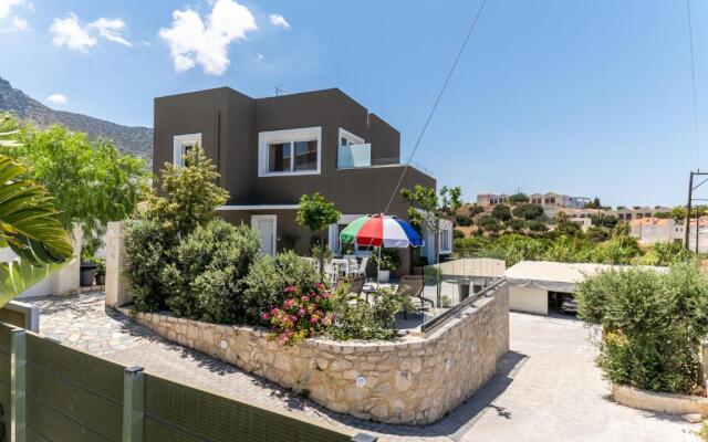 Thomas Villa Hersonissos - Private Pool - Sleeps 6
