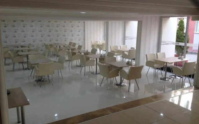 Cinas Hotel