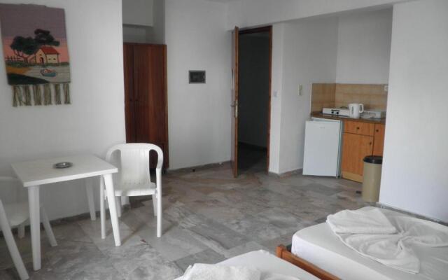 George's Studios & Apartments
