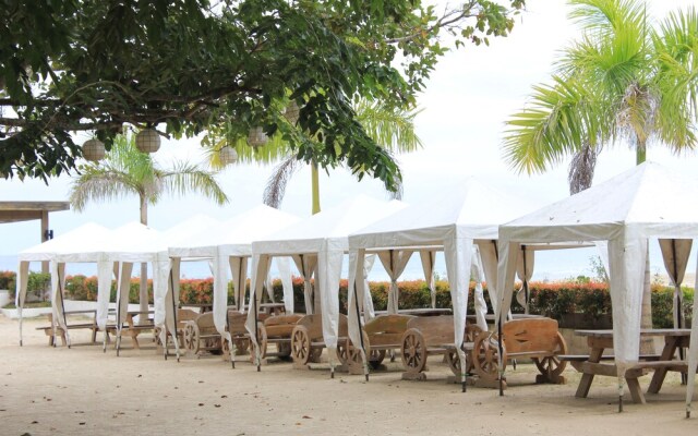 Laiya White Cove Beach Resort