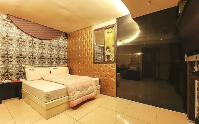 Palace Motel