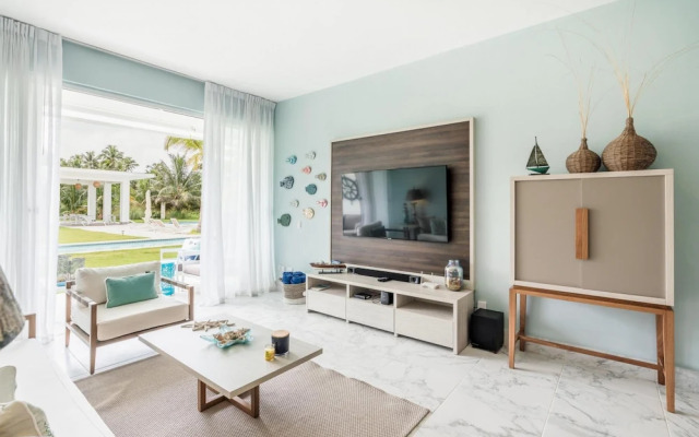 Two-bedroom apt With Pool View bbq in Lake View