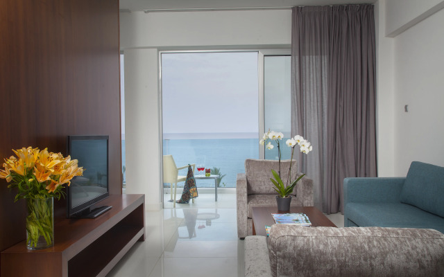 King Evelthon Beach Hotel & Resort