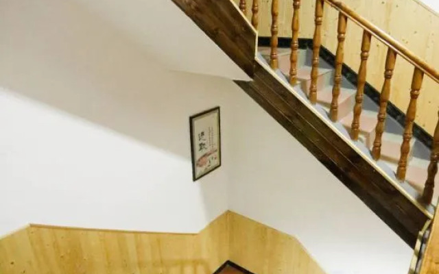 Furong Town Guohua Inn