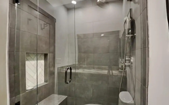 1849 Condos 642 3 Bedroom Home