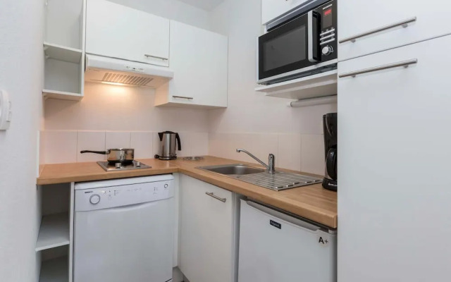 Lakeside Stay w/ Terrace