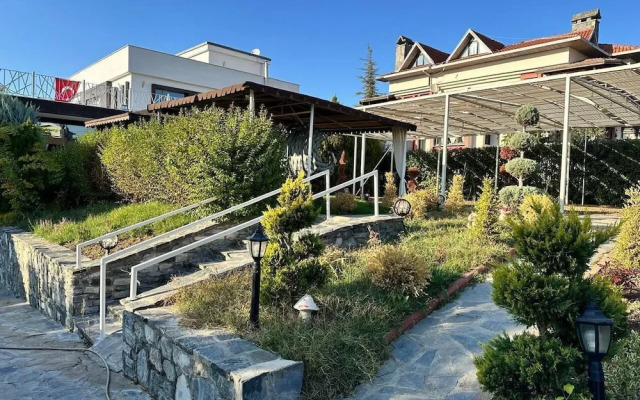 Hi̇dden Garden Sui̇t Otel