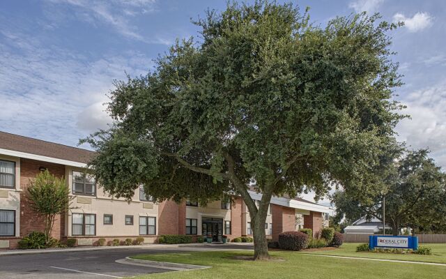 Federal City Inn & Suites