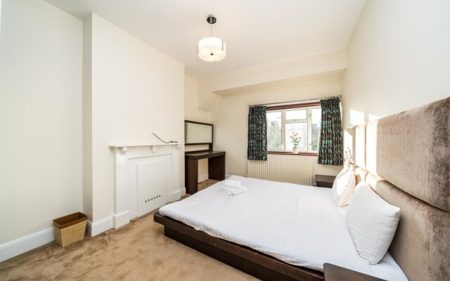 NEW Stunning 3 Bedroom House Centre Wembley