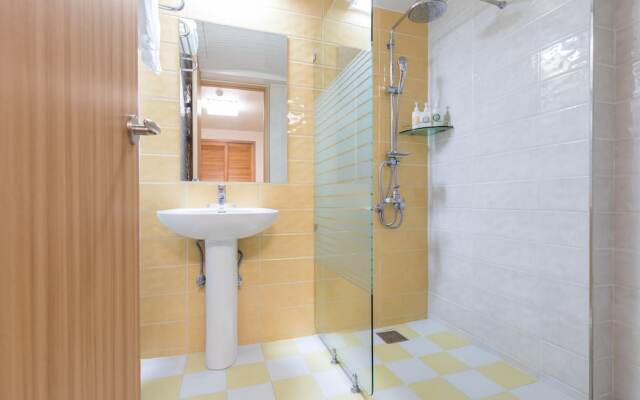 Uniqstay Hostel And Suite