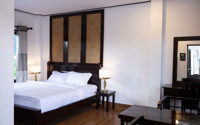 Mad Monkey  Vang Vieng