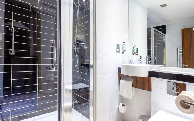 Holiday Inn Express Edinburgh Airport by IHG