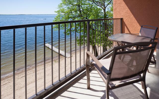 Holiday Inn Detroit Lakes, an IHG Hotel