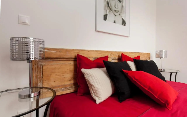 Annie's 3 bed and 3 bathroom apartment