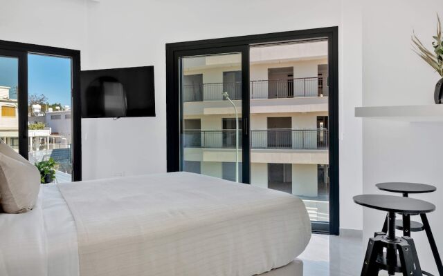 Phaedrus Living: Alkminis Seaside Suites Playa