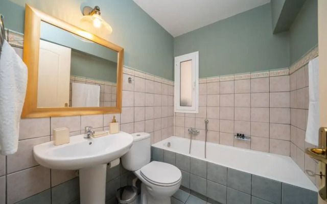 Central & Elegant Suite with private garden